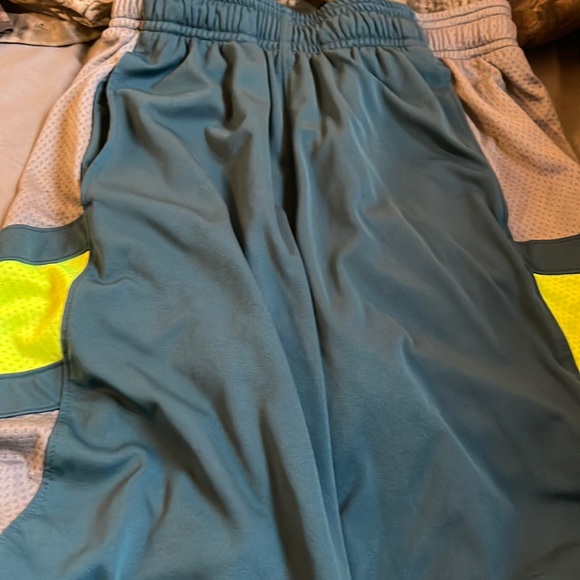 Boys shorts sizes medium to x large - Picture 1 of 6
